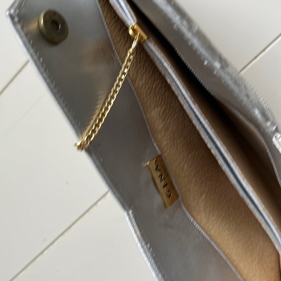 Vintage Gina London Silver Bag on Chain - Picture 3 of 7